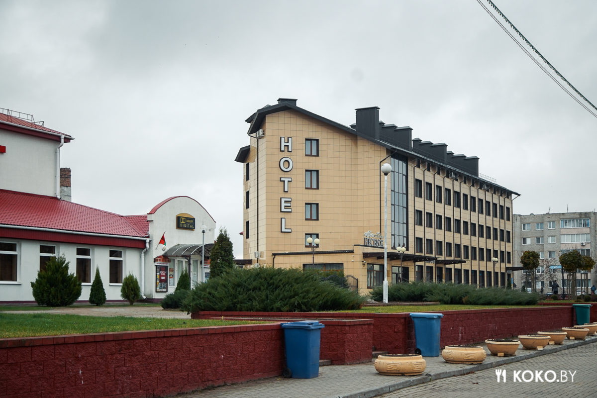 Есть ли жизнь в Несвижском Замке и чем кормят в местном кафе с самым высоким рейтингом Гугла - фото - 4