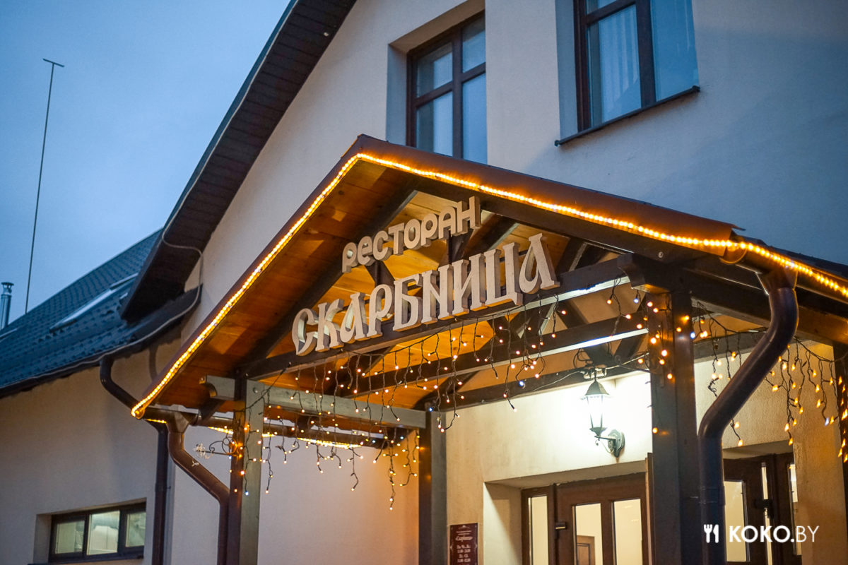 Есть ли жизнь в Несвижском Замке и чем кормят в местном кафе с самым высоким рейтингом Гугла - фото - 54