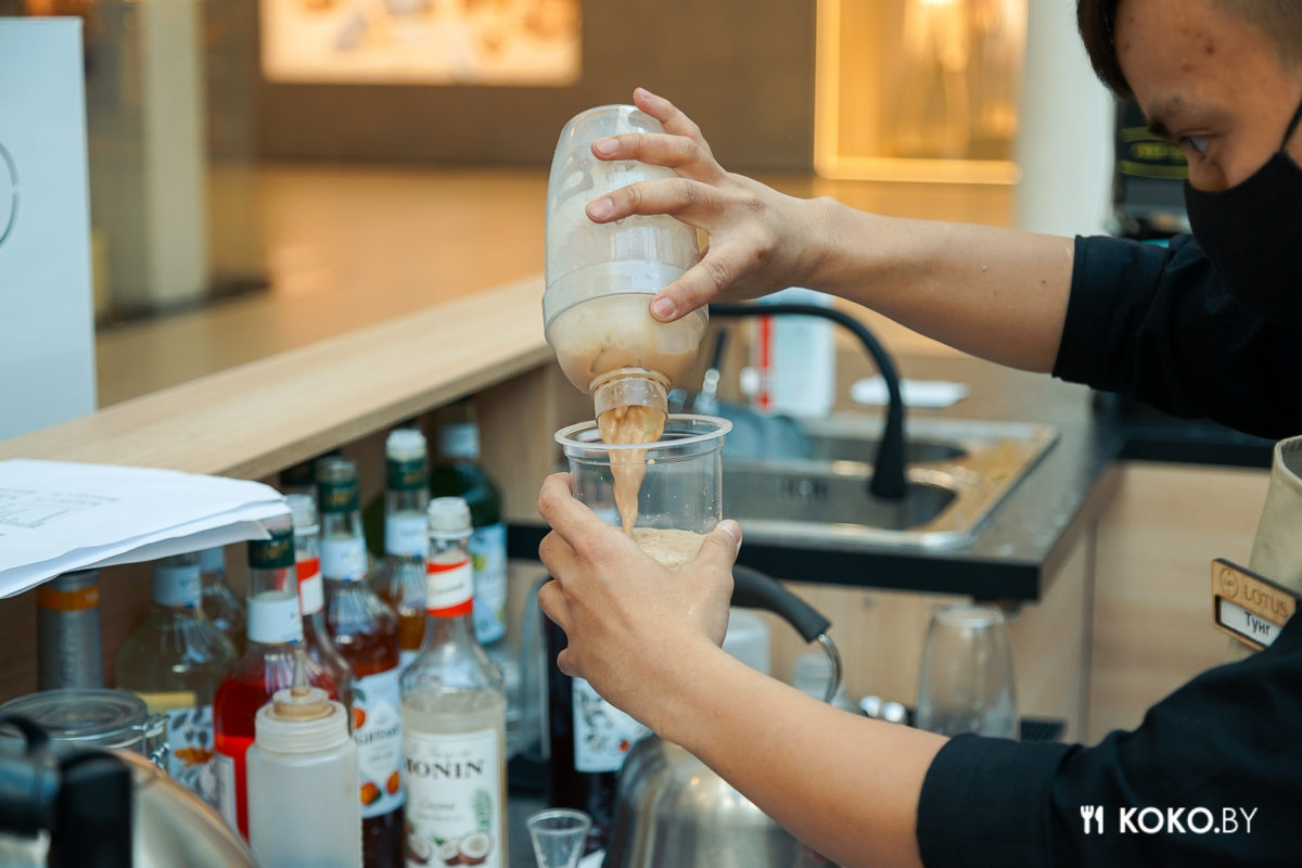 Молодые азиаты открыли точку с холодным бабл ти - фото - 6