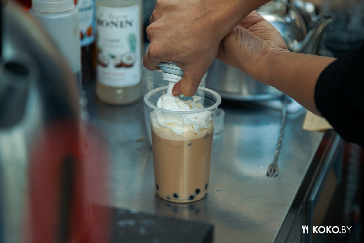 Молодые азиаты открыли точку с холодным бабл ти - фото - 8