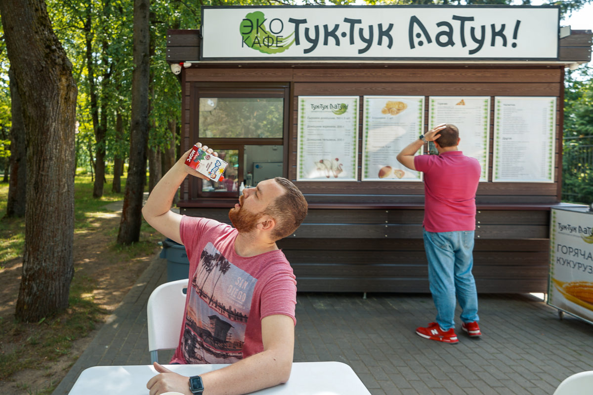 Не социально ответственный экостритфуд в парке Челюскинцев от фермеров  «Тук-тук. Латук!»