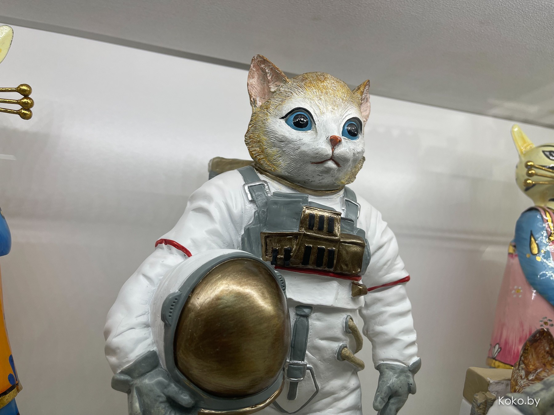 Арт-галерея «Котовасия», где кроме мяукающих котиков более 7000 экземпляров котов со всего мира - фото - 28