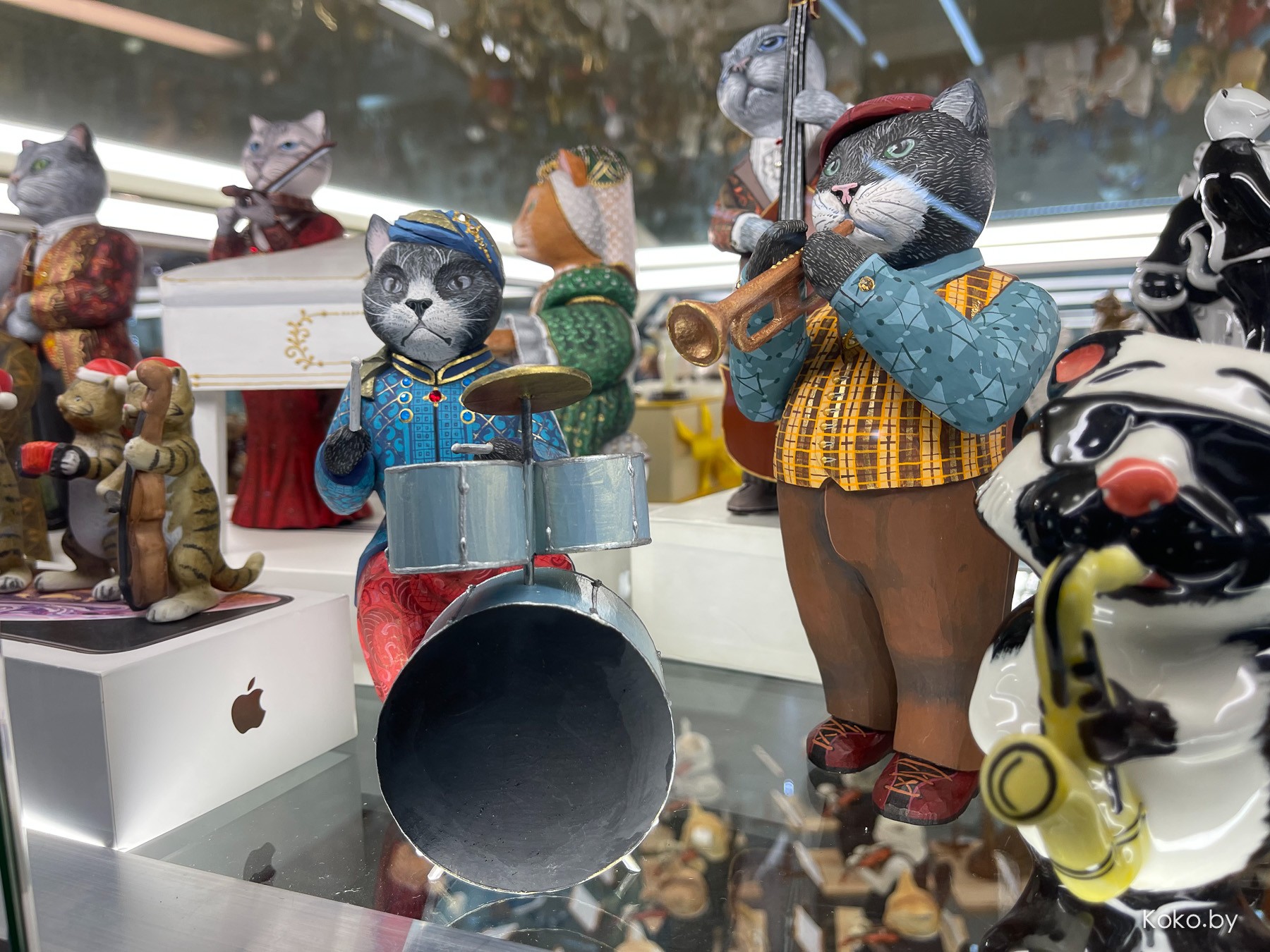 Арт-галерея «Котовасия», где кроме мяукающих котиков более 7000 экземпляров котов со всего мира - фото - 42