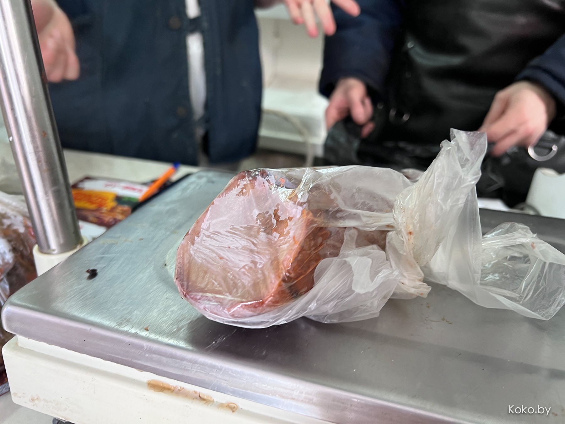 Минский мясокомбинат поставил у проходной свою фудтрак-коптильню с десятью видами мяса. Пришлось тестить! - фото - 20