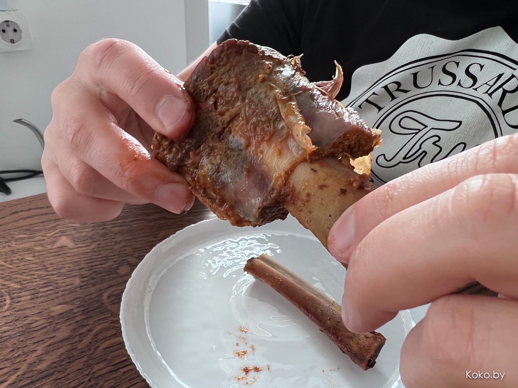 Минский мясокомбинат поставил у проходной свою фудтрак-коптильню с десятью видами мяса. Пришлось тестить! - фото - 27