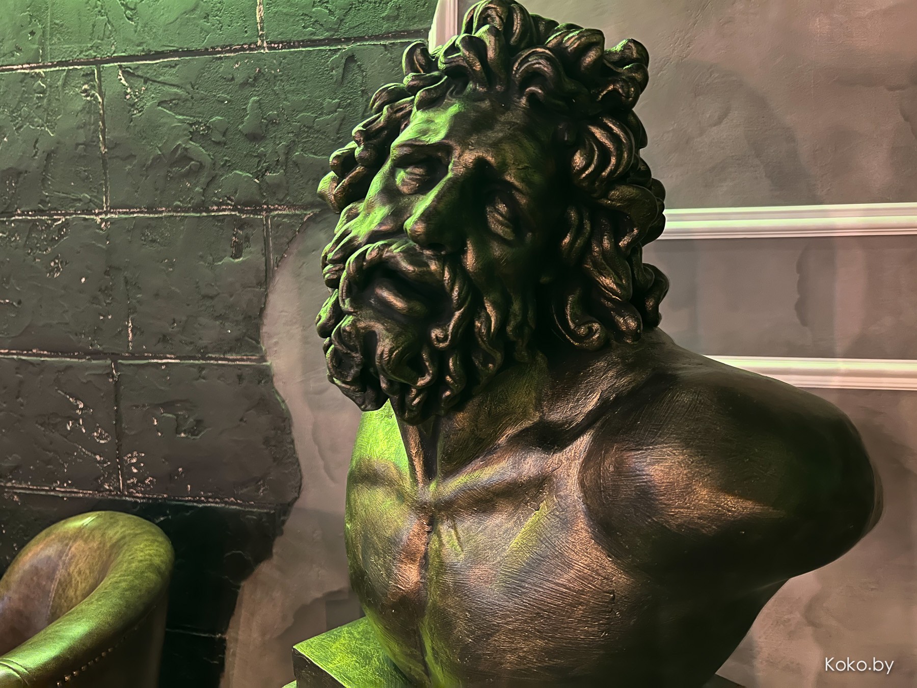 Посмотрел на правила в новом доме дыма «Танжирс Лаунж» в атмосфере сгоревшего особняка с кальянами по 5000€ - фото - 25