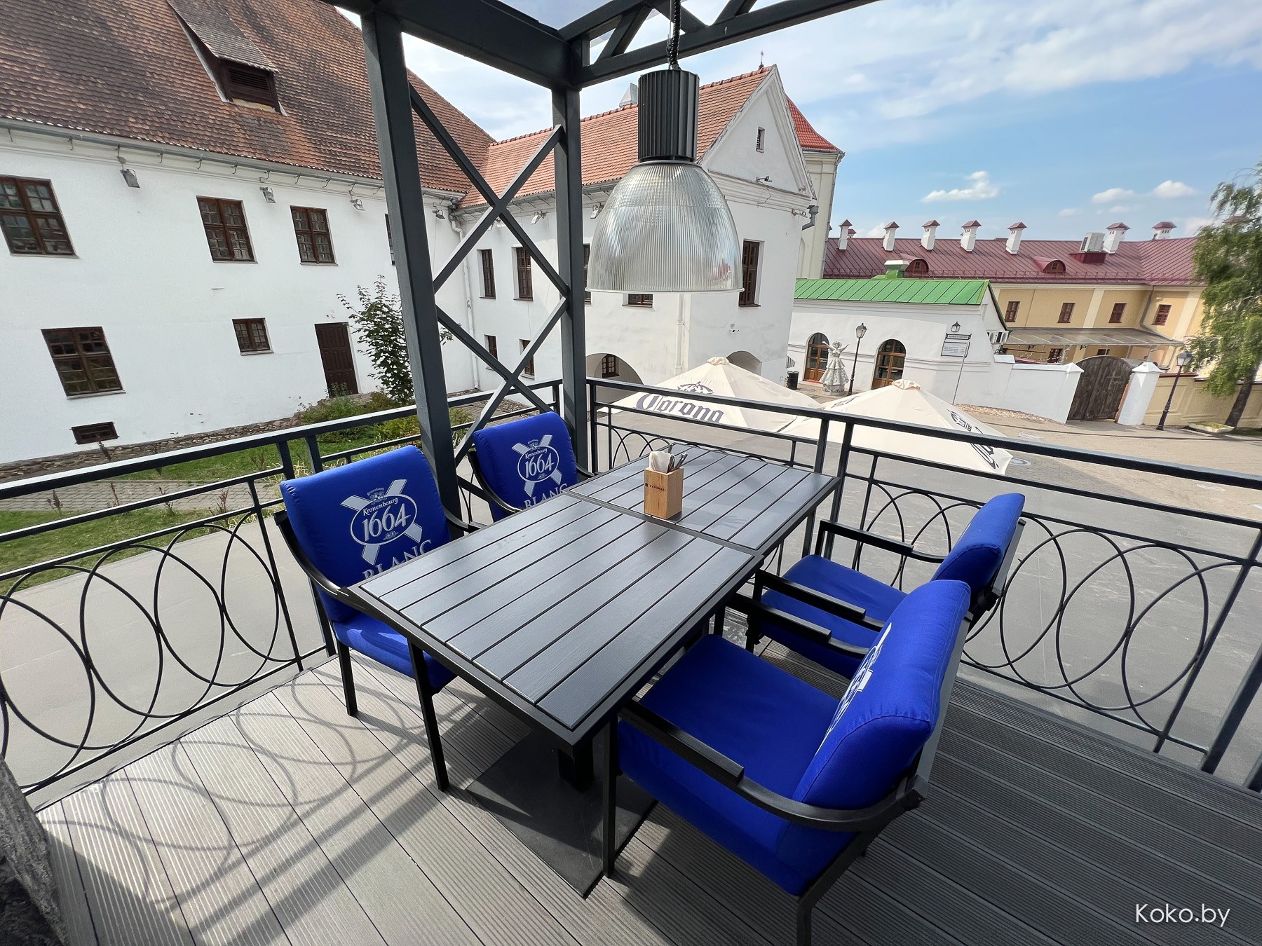 По круассанам? Новое заведение, где весь день утро: балкон «Завтраки 24» версия 2.0 «Рваное Мясо» - фото - 10