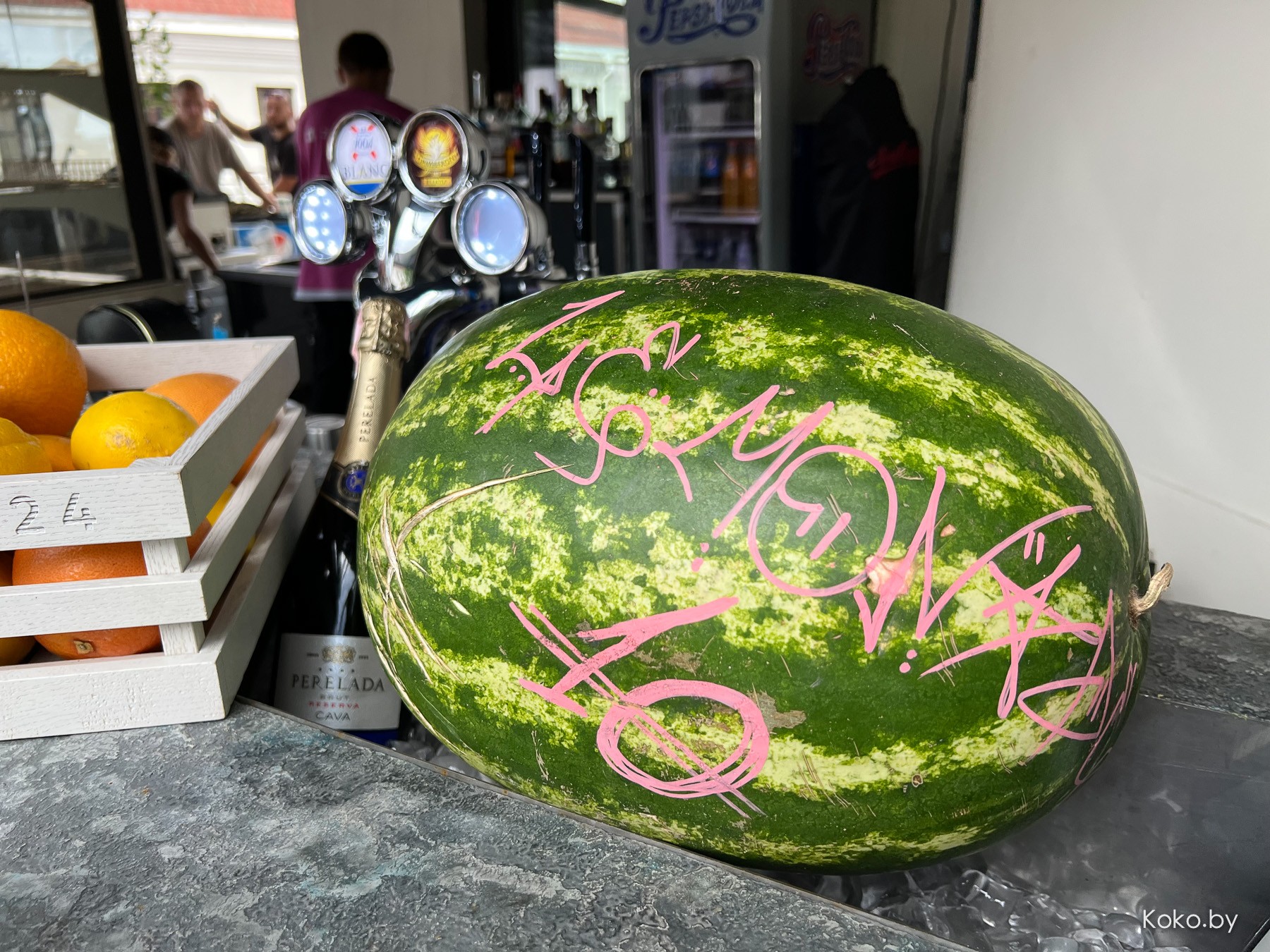 По круассанам? Новое заведение, где весь день утро: балкон «Завтраки 24» версия 2.0 «Рваное Мясо» - фото - 21