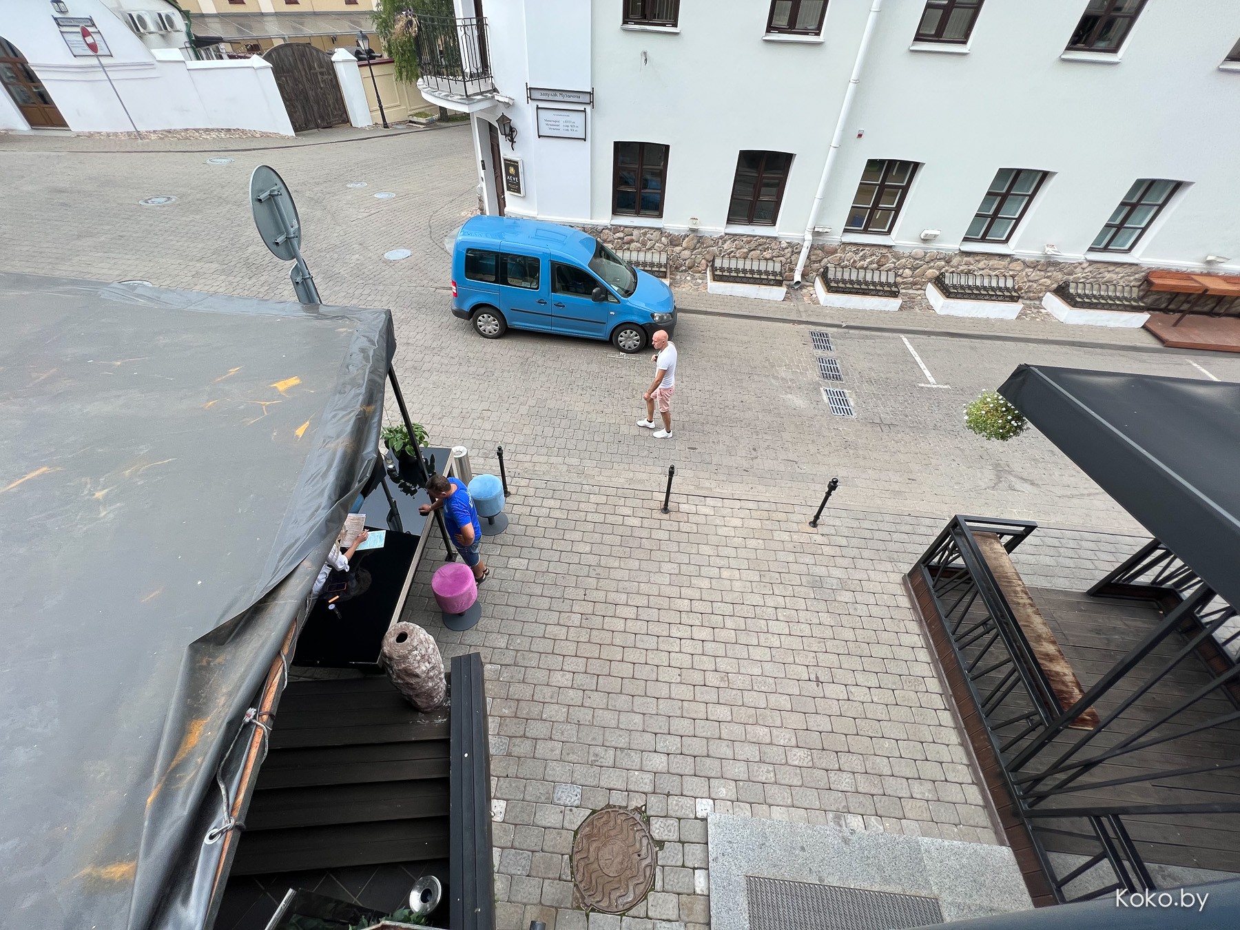 По круассанам? Новое заведение, где весь день утро: балкон «Завтраки 24» версия 2.0 «Рваное Мясо» - фото - 13