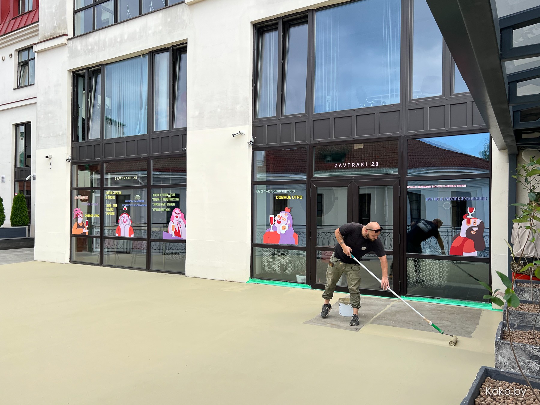 По круассанам? Новое заведение, где весь день утро: балкон «Завтраки 24» версия 2.0 «Рваное Мясо» - фото - 14