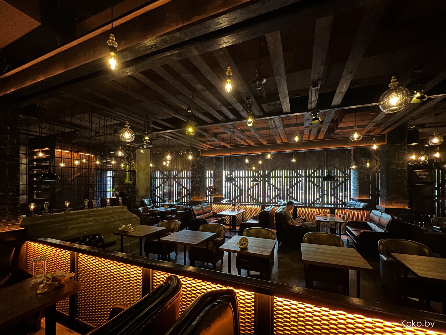 Посмотрел на правила в новом доме дыма «Танжирс Лаунж» в атмосфере сгоревшего особняка с кальянами по 5000€ - фото - 8