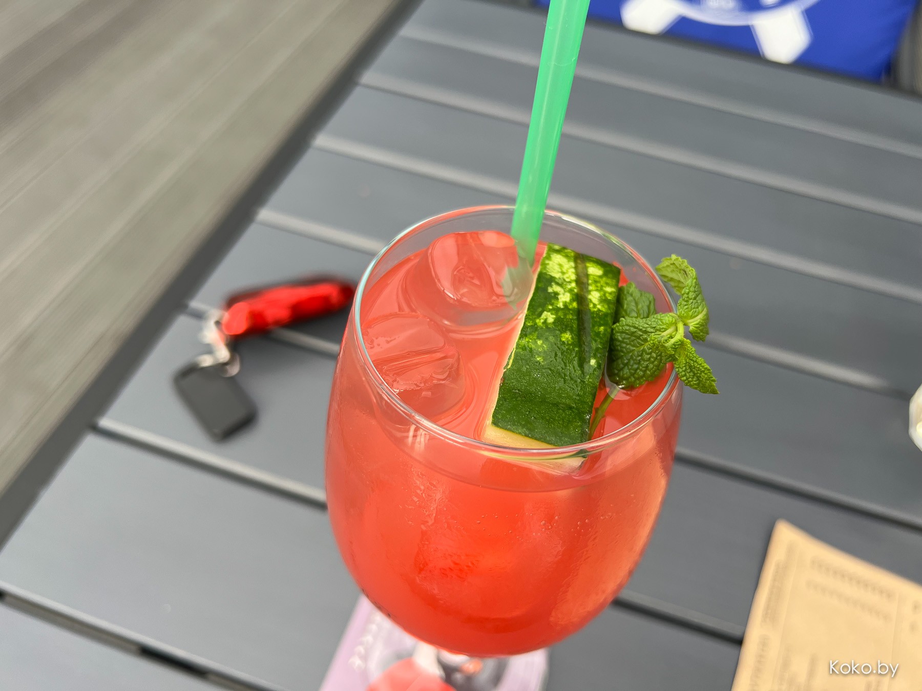 По круассанам? Новое заведение, где весь день утро: балкон «Завтраки 24» версия 2.0 «Рваное Мясо» - фото - 27