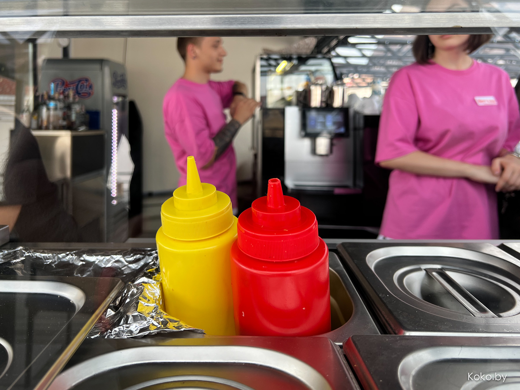 По круассанам? Новое заведение, где весь день утро: балкон «Завтраки 24» версия 2.0 «Рваное Мясо» - фото - 15