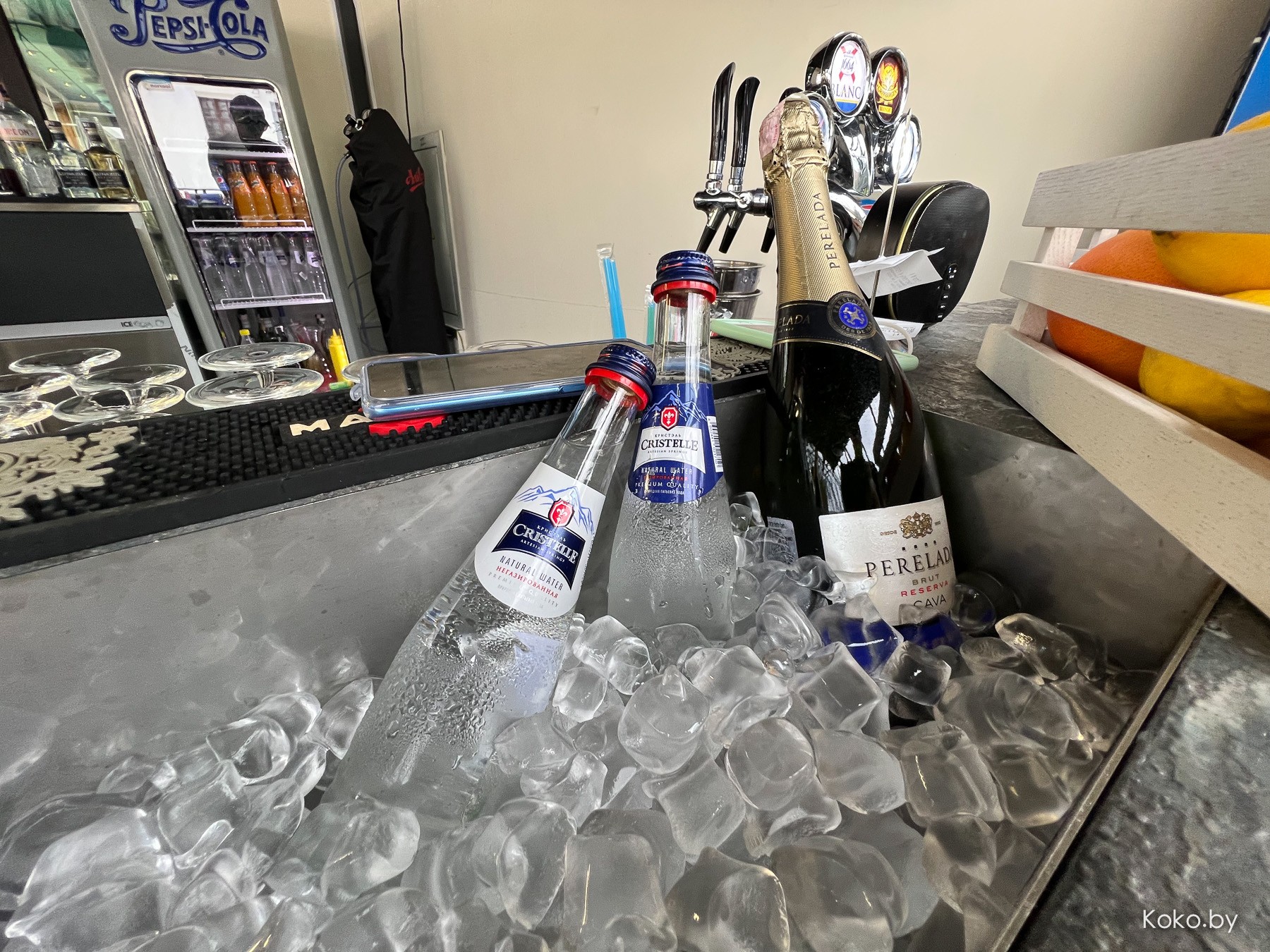 По круассанам? Новое заведение, где весь день утро: балкон «Завтраки 24» версия 2.0 «Рваное Мясо» - фото - 22