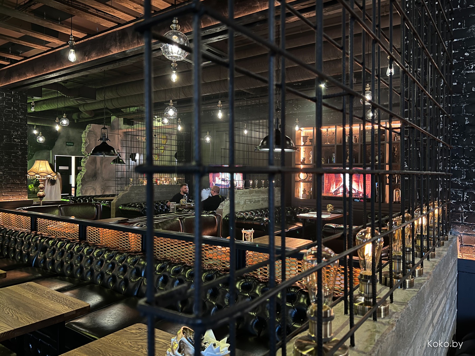 Посмотрел на правила в новом доме дыма «Танжирс Лаунж» в атмосфере сгоревшего особняка с кальянами по 5000€ - фото - 17