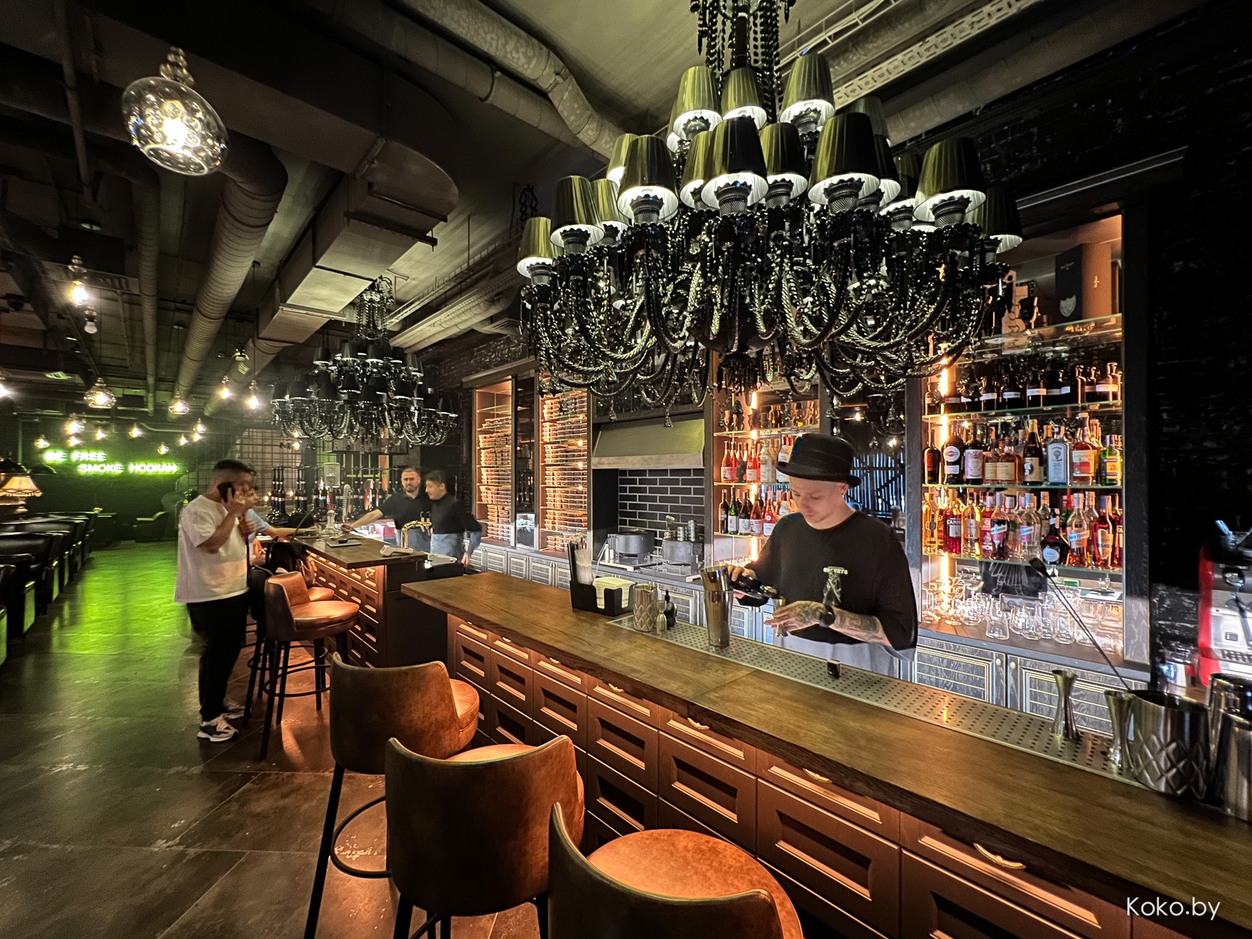 Посмотрел на правила в новом доме дыма «Танжирс Лаунж» в атмосфере сгоревшего особняка с кальянами по 5000€ - фото - 21