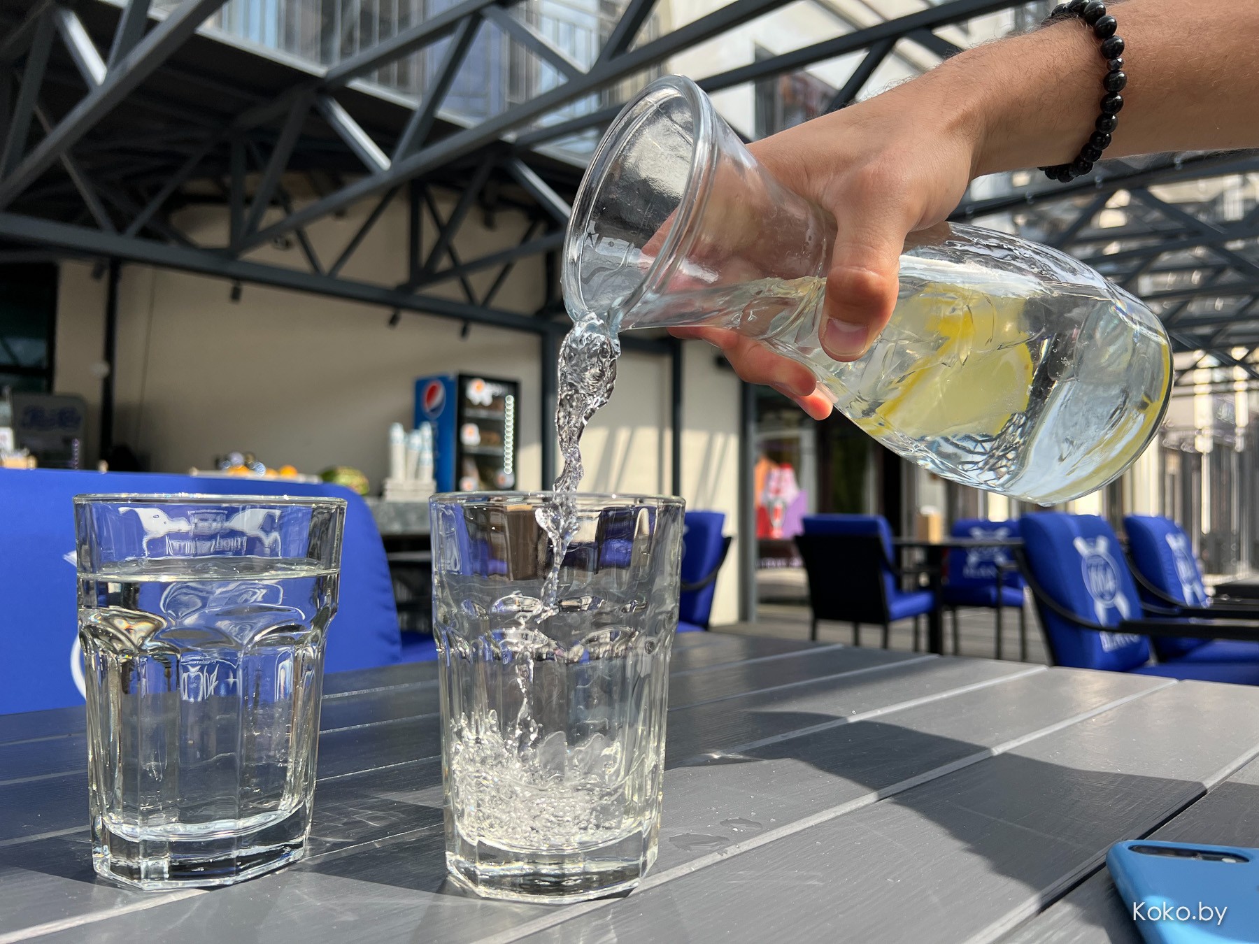 По круассанам? Новое заведение, где весь день утро: балкон «Завтраки 24» версия 2.0 «Рваное Мясо» - фото - 25