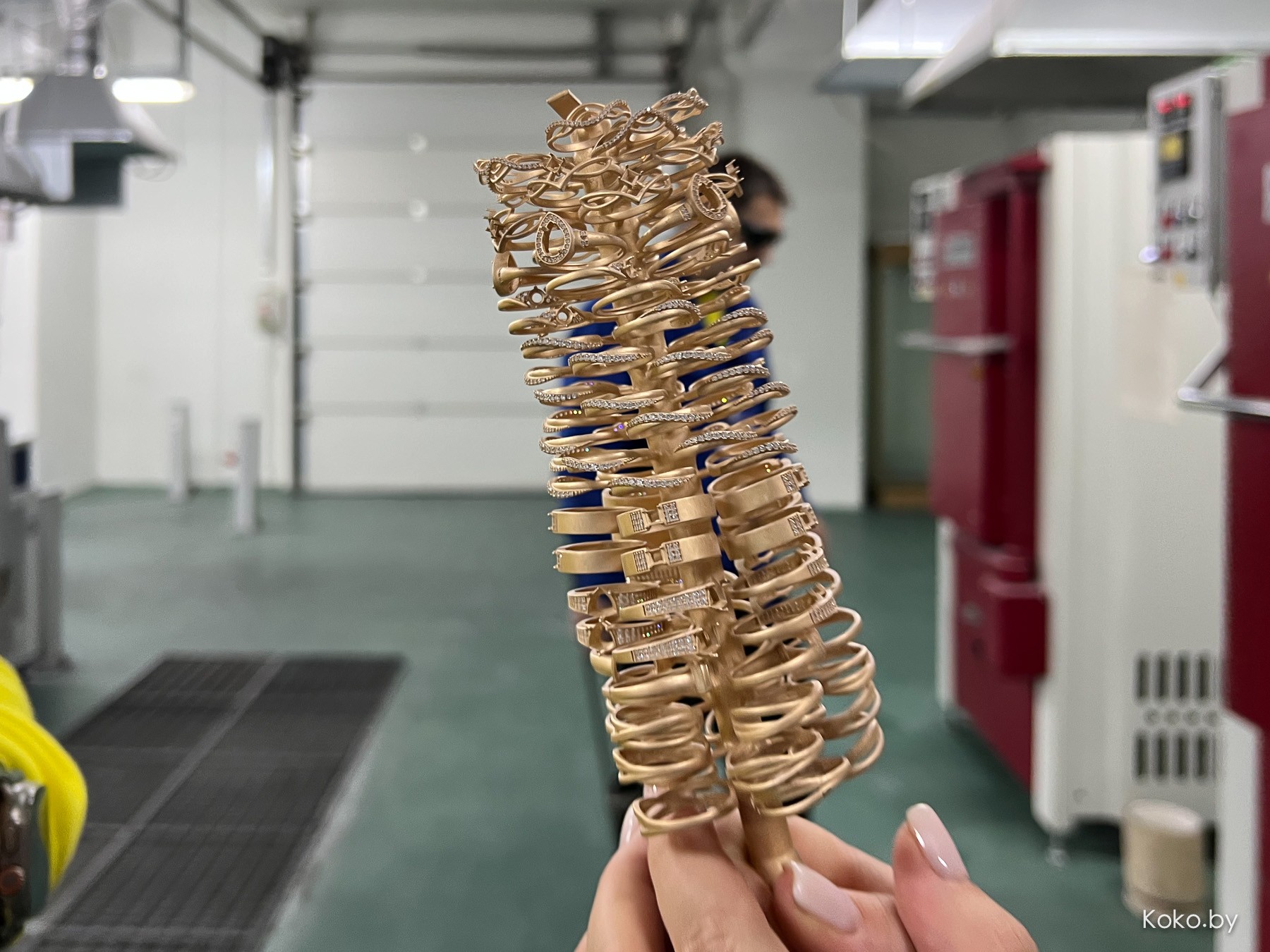 Сходили на экскурсию, чтобы посмотреть как появляются на свет ваши кольца и серёжки на ювелирном заводе «ZORKA» - фото - 32