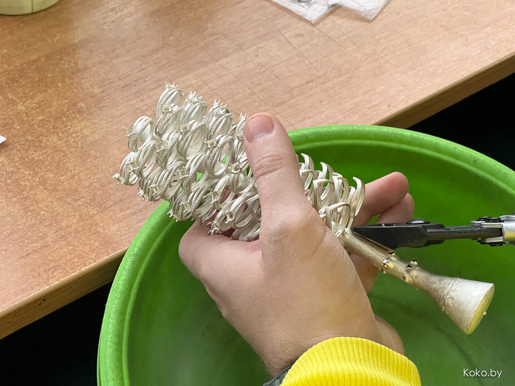 Сходили на экскурсию, чтобы посмотреть как появляются на свет ваши кольца и серёжки на ювелирном заводе «ZORKA» - фото - 33