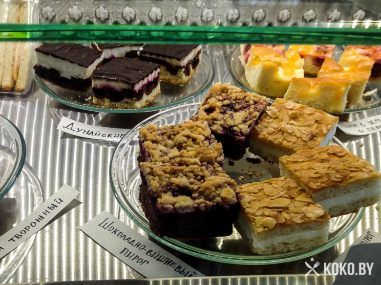 Заведения: Новая кофейня «Buffet (Буфет)» — много пространства, два этажа и большая доска для рисования