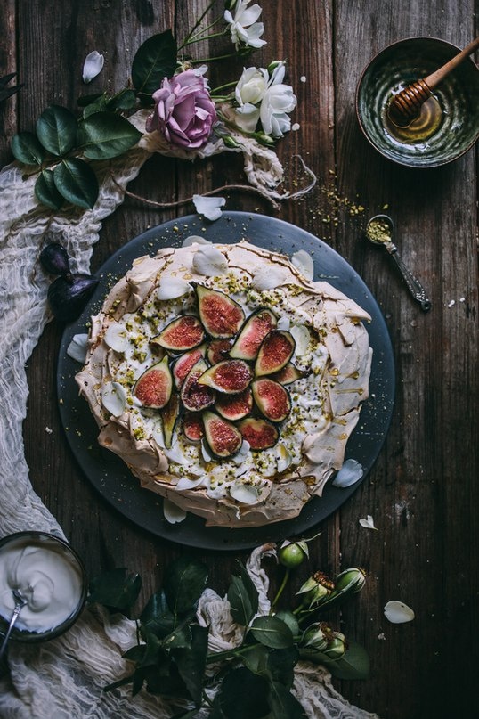 Instagram: Салат с рисом и инжиром под греческим йогуртом