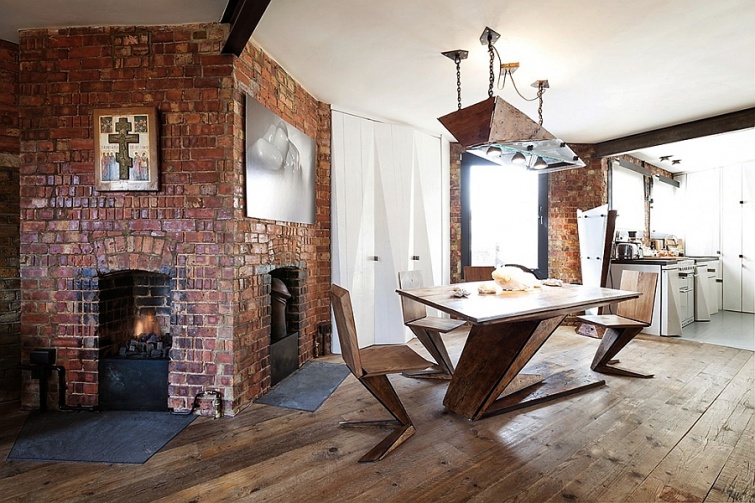 Дизайн: Холостяцкая квартира в стиле лофта: кирпичные стены и мотоцикл