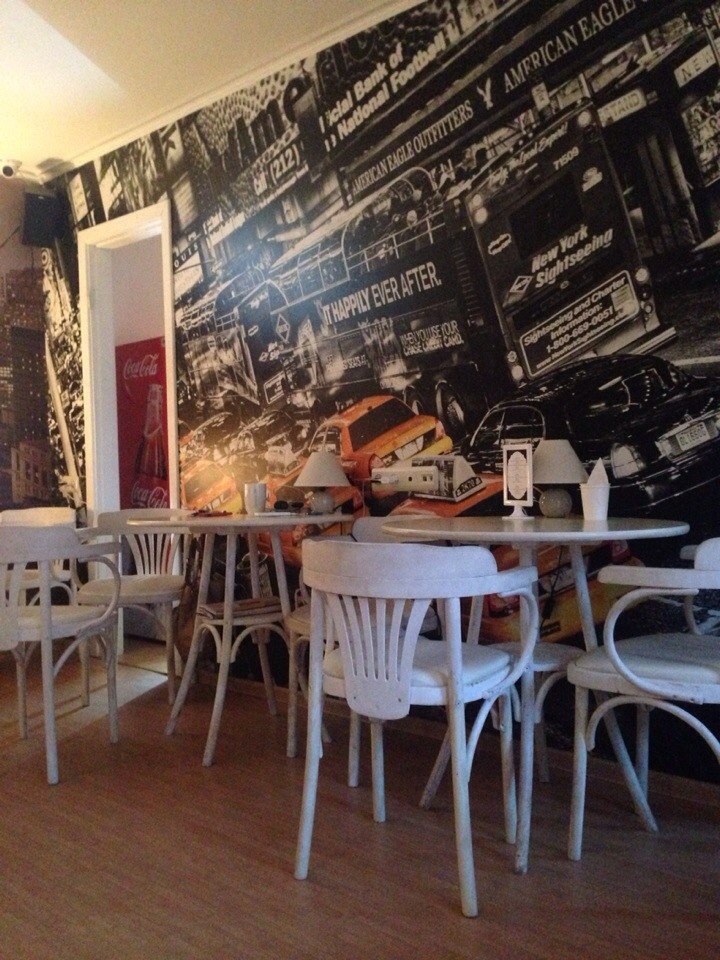 Instagram: Тест драйв Dream cafe (Дрим кафе), мало десертов, орды студентов