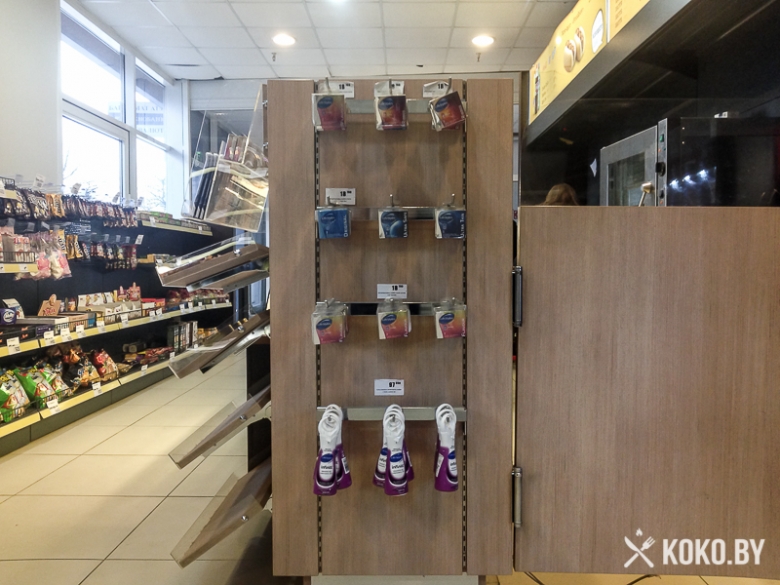 Заведения: 2 в 1 кафе+магазин «FOODBOX (ФУДБОКС)» — дешевый кофе и хот-доги в ТЦ на Немиге