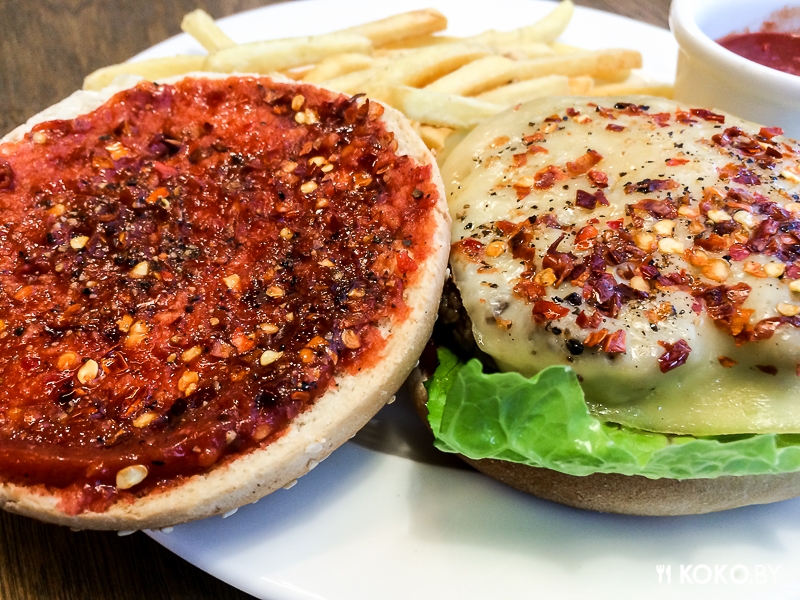 Заведения: «BURGER BOX» — лавка с бургерами, под крышей ресторанного комплекса «Food Republic»