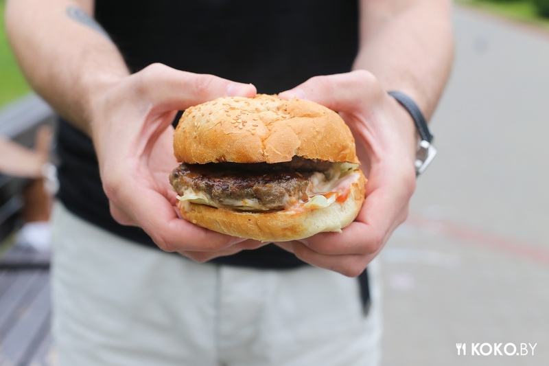 Заведения: «Dodo Burger (Додо Бургер)» — бургеры на Комаровском рынке практически как дома
