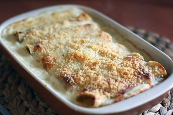 Макароны: Фаршированные мясом каннеллони в сливочно-сырном соусе