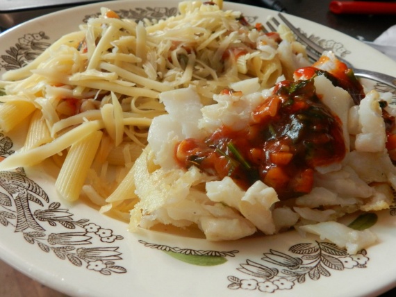 Instagram: Треска жареная с пастой под томатно-чесночным соусом (на 4 порции)