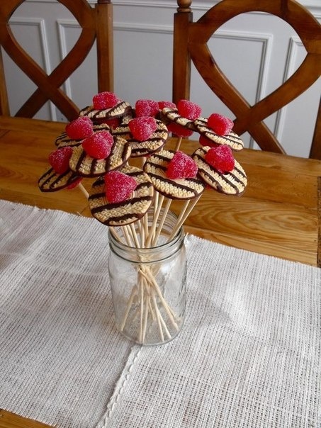 Лига жратвы: Цветочки из печенья и мармелада