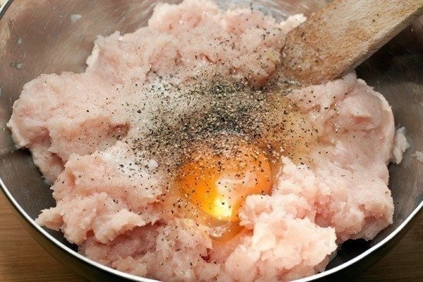 Птица: ФОТО РЕЦЕПТ: Золотистые куриные зразы с вешенками