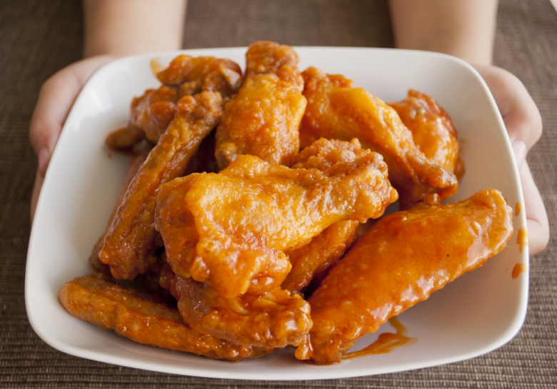 Видео: Куриные крылья в кисло-сладкой глазури