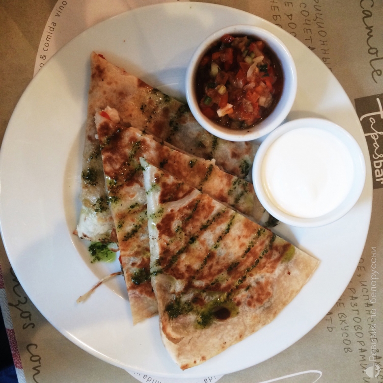 Кафе-бар «Tapas Bar (Тапас бар)». Ревизия и Citydog проверяют испанскую кухню в Минске