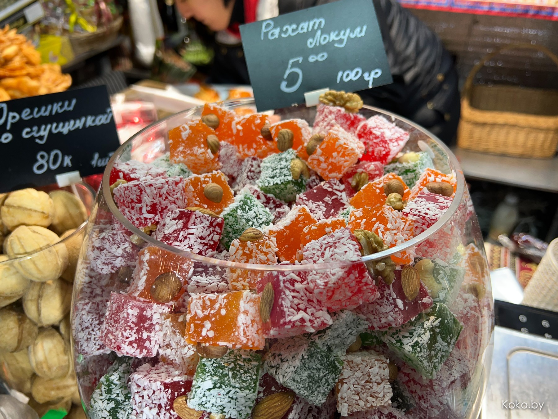 Куда сходить вечером? Прошлись по новогодним ярмаркам, посмотрели цены, попили глинтвейн - фото - 40