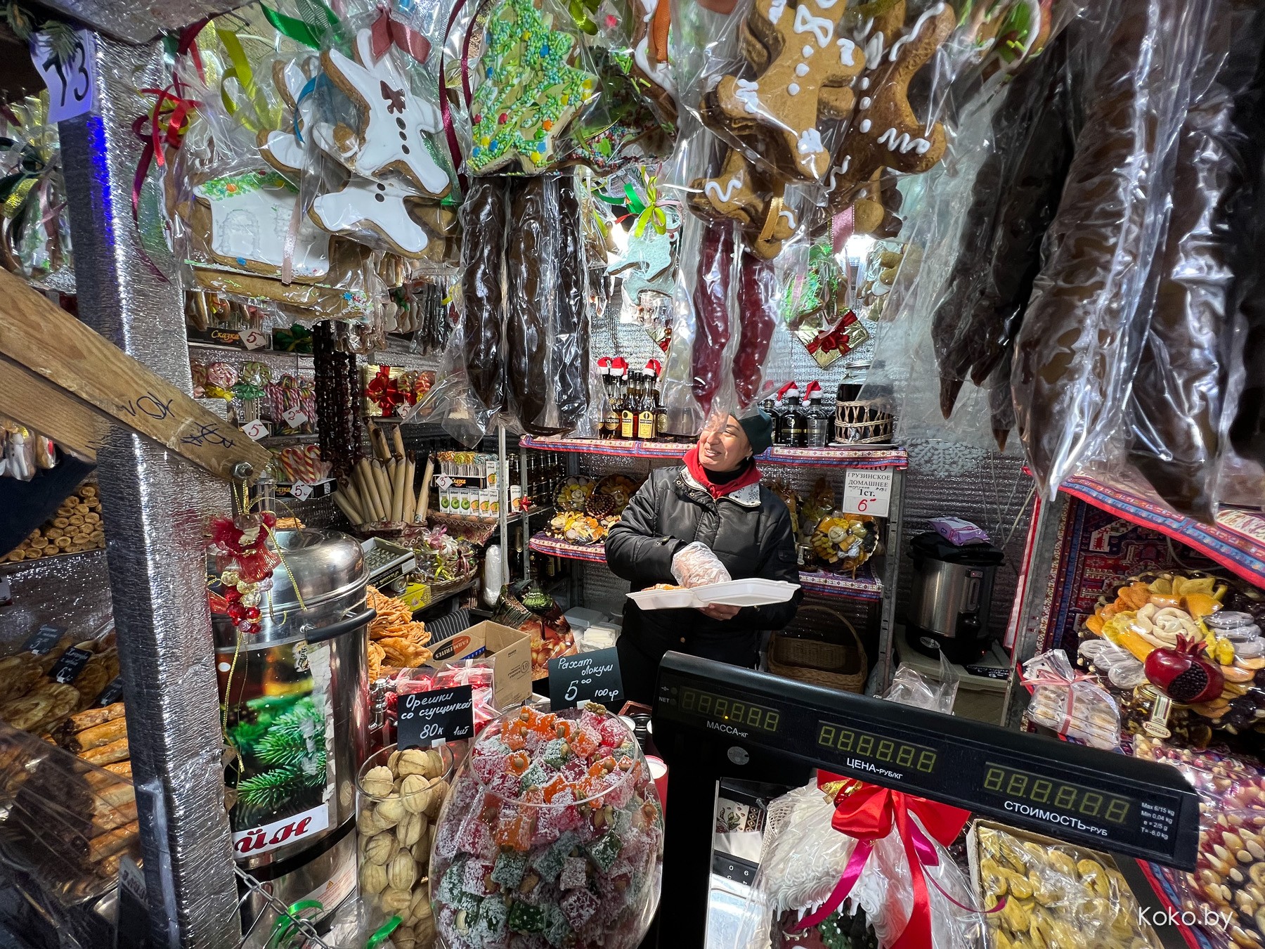 Куда сходить вечером? Прошлись по новогодним ярмаркам, посмотрели цены, попили глинтвейн - фото - 40