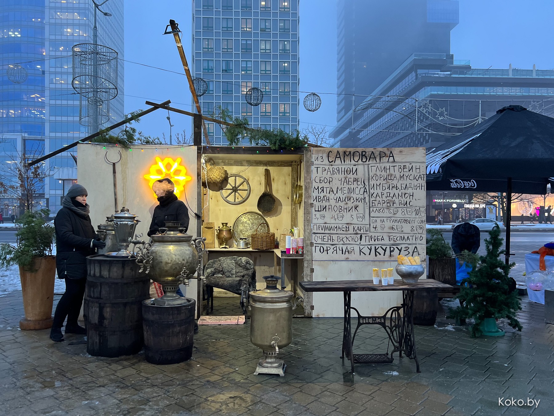 Куда сходить вечером? Прошлись по новогодним ярмаркам, посмотрели цены, попили глинтвейн - фото - 40