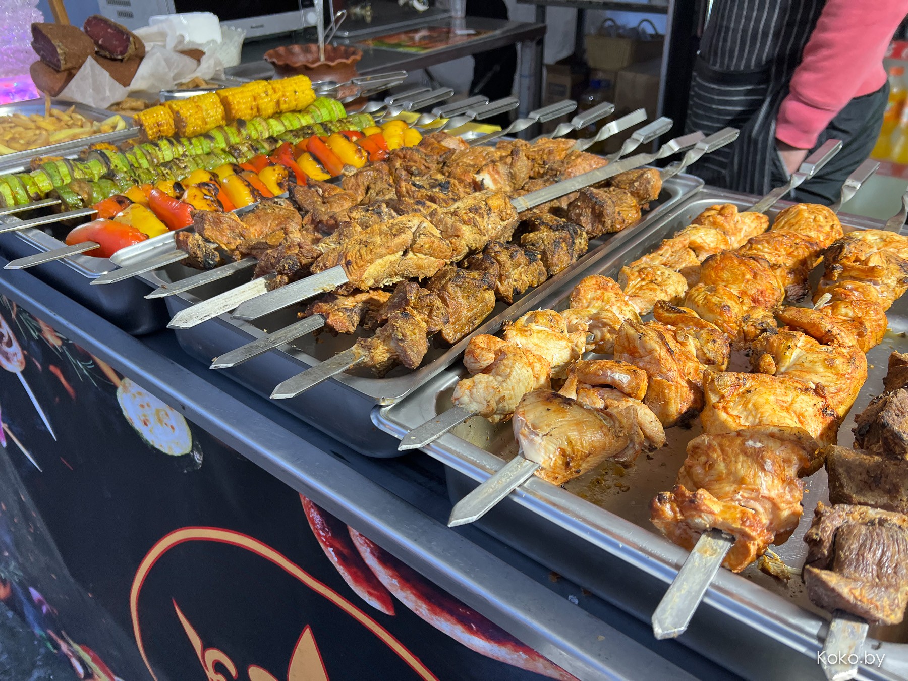 Куда сходить вечером? Прошлись по новогодним ярмаркам, посмотрели цены, попили глинтвейн - фото - 40