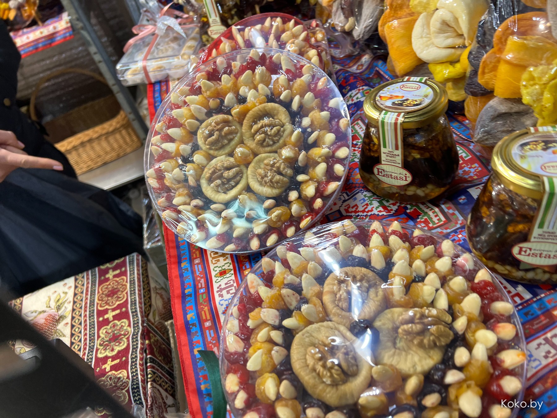 Куда сходить вечером? Прошлись по новогодним ярмаркам, посмотрели цены, попили глинтвейн - фото - 40