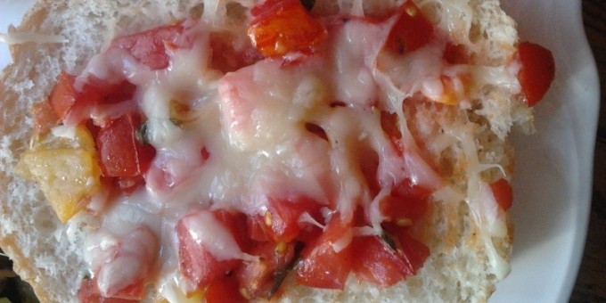 Чем накормить нежданных гостей? Готовим брускетту