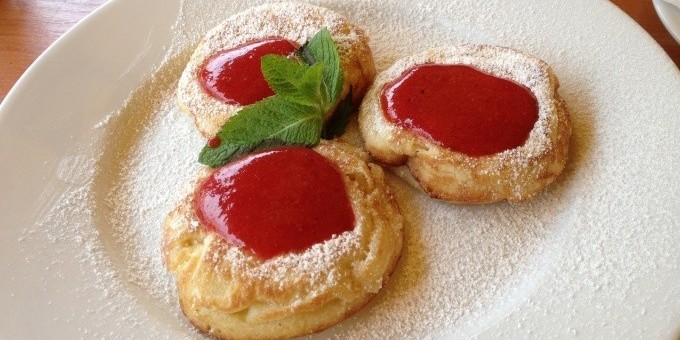 Оладушки с клубничным соусом from «Безе»