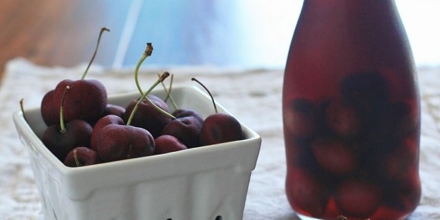 Водка с натуральным вишневым ароматизаторам