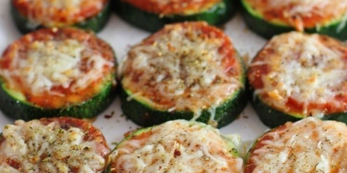 Рецепт июня от КокоБай: Мини-пицца из цукини за 20 минут
