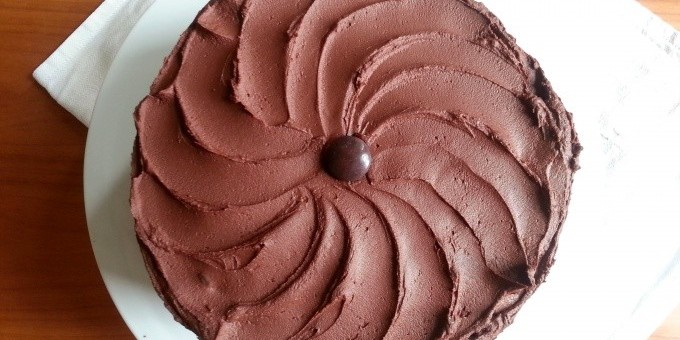 Влажный шоколадно-кофейный пирог для детского праздника