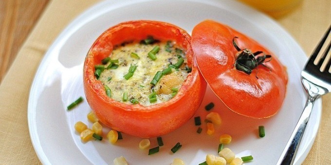Яичница в помидорах на завтрак