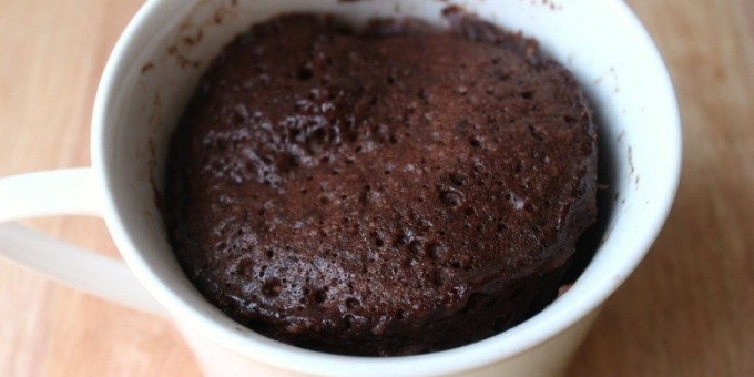 После рабочий шоколадный кекс в кружке, на скорую руку к чаю