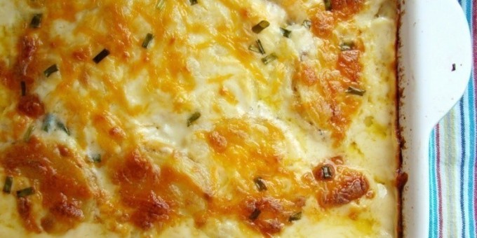 Запеченный картофель в духовке с сырным соусом