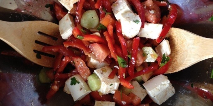 "Фета содержащий" салат с цитрусовой заправкой